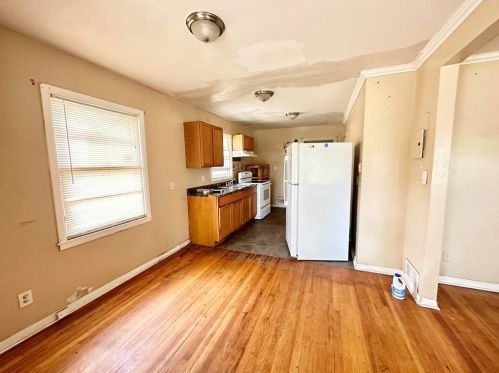 647 Shellnut Dr, Forest Park, GA 30297-3031