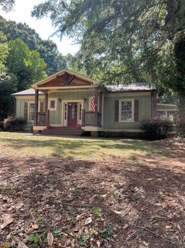 334 Athens St, Jefferson, GA 30549-1406