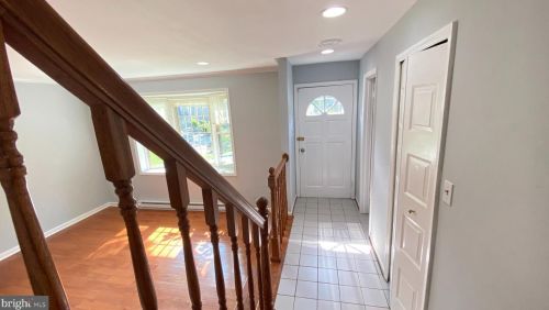 5876 Kara Pl, Springfield VA  22015-3333 exterior