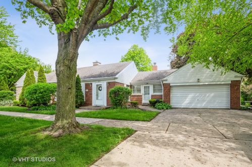 223 Elmhurst Ave, Mount Prospect, IL 60056-2422