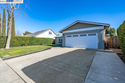 729 Hanover St, Livermore, CA 94551-1551