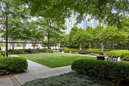 30 5th St, Atlanta GA  30308-1106 exterior