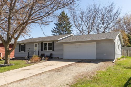 610 Meadowlark Ct, Byron, MN 55920-1340