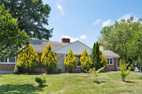 99 Victoria Hts, Middletown, CT 06457-5434