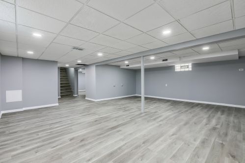 8152 Ozark Ave, Niles IL  60714-2826 exterior
