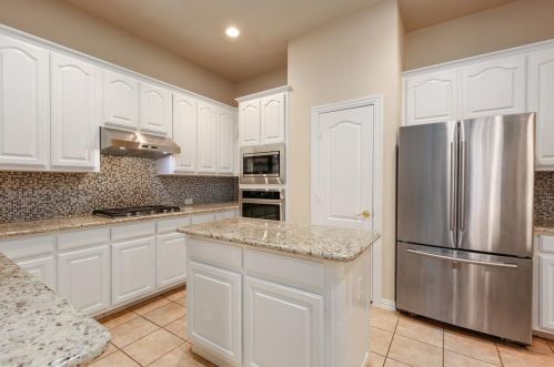 1742 Auburn Dr, Carrollton TX 75007-1452 exterior