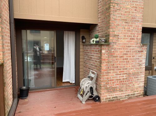 1016 Fremont Ct, Buffalo Grove, IL 60089-1261