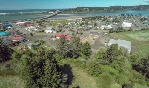 215 Willow St, Waldport OR  97394 exterior