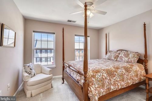 7328 Hampton Manor Pl, Springfield VA  22150-4921 exterior