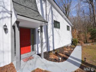 1160 Lake Charles Dr, Roswell, GA 30075-2827