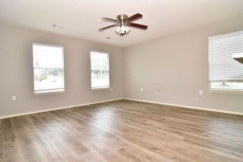 11525 Hungry Horse Dr, Webberville, TX 78653-4658