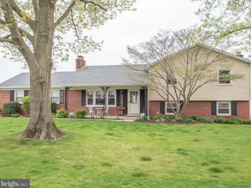 2151 Thoroughbred Ln, Lancaster, PA 17601-6017