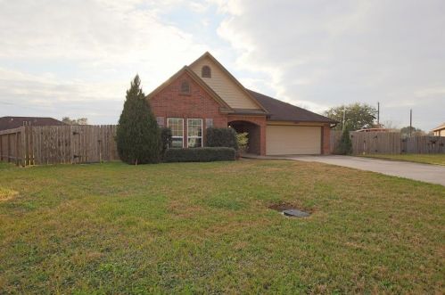 5430 Novak Ct, Danbury, TX 77534-9799