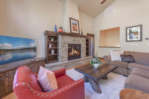10955 Ski Slope Way, Truckee CA  96161-6613 exterior