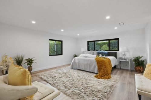 2434 Delisle Ct, Glendale CA  91208-2210 exterior