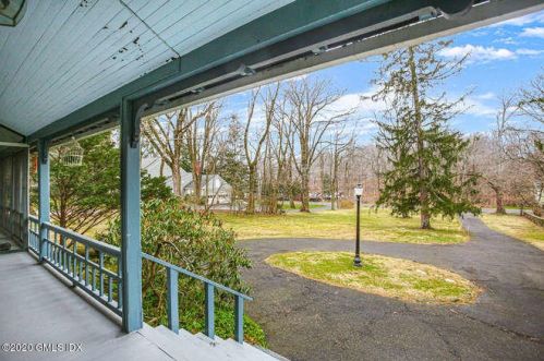 283 Maple Ave, Greenwich CT  06830-4709 exterior