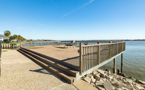 22 Mariner Village Dr, Taylor Lake Village TX 77586-5448 exterior