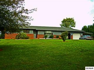 3170 Covemont Rd, Pigeon Forge, TN 37862-8425