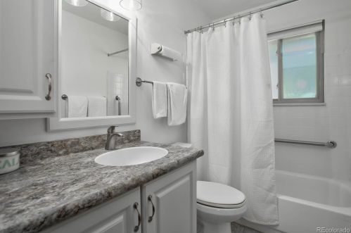 6917 Spruce Dr, Englewood CO 80112-1229 exterior