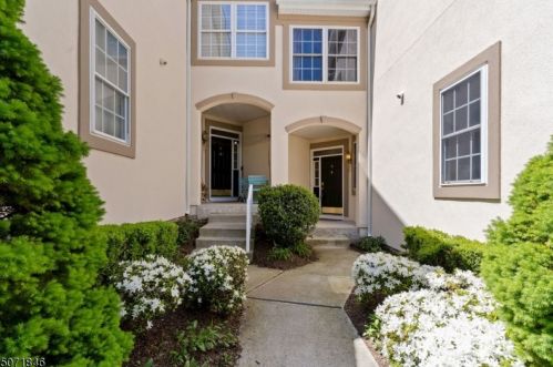 4 Briarwood Ln, Parsippany, NJ 07834-3725