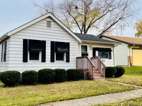 821 Main St, Hillcrest, IL 61068-1627