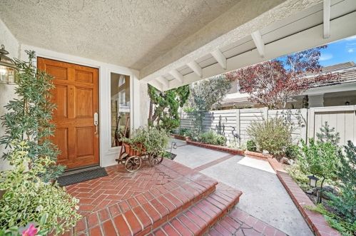 30 Rainbow Lk, Irvine, CA 92614-5416