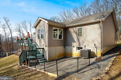 340 Revenoor Rd, Harpers Ferry WV exterior