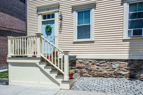 18 Young St, Middletown, RI 02840-3447