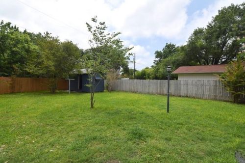 7513 Carriage Dr, Austin TX  78752-1401 exterior