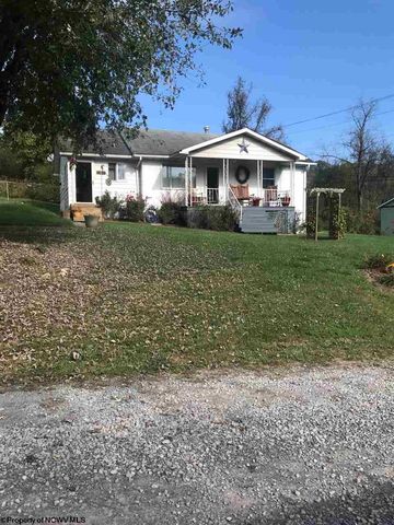 4 Clock St, Osage, WV 26543-4503