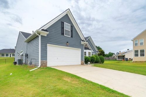 1005 Creek Dr, Villa Rica, GA 30180-5897