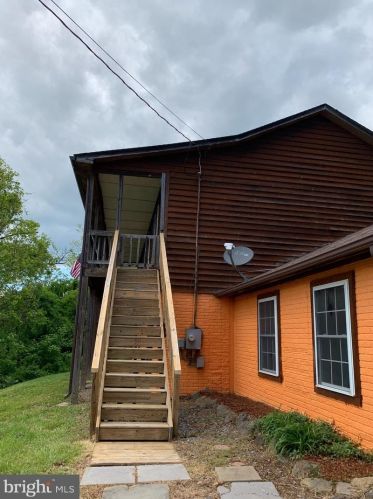 507 Apple Orchard Dr, Linden VA  22642-6249 exterior