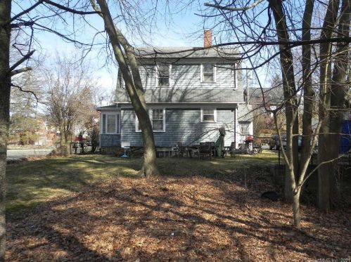 8 Lockwood Ln, Norwalk, CT 06851-5818