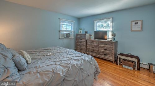 15 Lopatcong Dr, Trenton NJ 08638-1317 exterior