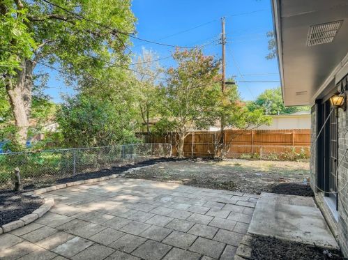 1922 Muret St, Irving TX  75062-6972 exterior