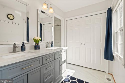 7909 Pebble Brook Ct, Springfield VA  22153-2618 exterior