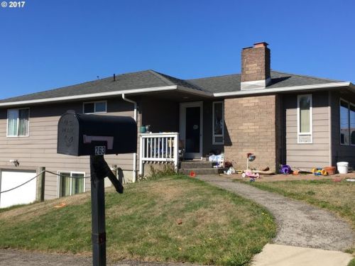 263 4th St, Newport, OR 97365-3008