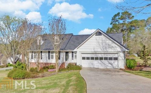 667 Wesley Cir, Toccoa, GA 30577-8624