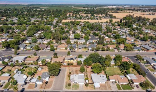 2690 Hawthorne Ave, Merced, CA 95340-3233