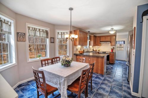 59 Juniper Dr, Goffstown, NH 03045-2938