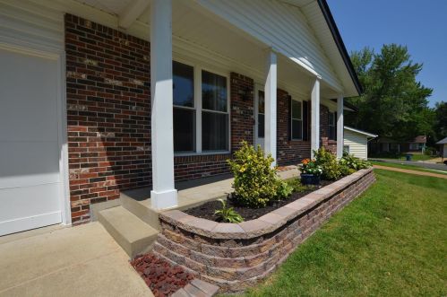 713 Rockshire Dr, Fenton, MO 63026-3323