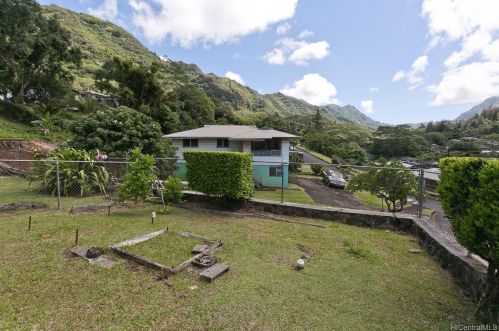 3028 Holua Way, Honolulu HI  96819-2932 exterior