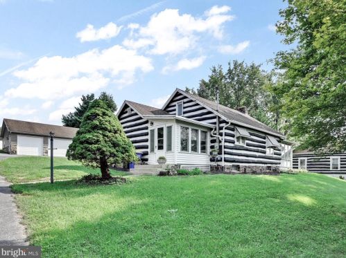 2178 Log Cabin Rd, York, PA 17408-1430
