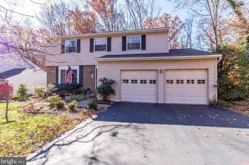 7912 Cliff Rock Ct, Springfield, VA 22153-2501