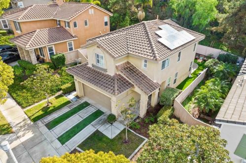 1618 Carriage Cir, Vista, CA 92081-4553