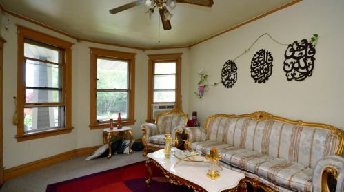 4131 Eddy St, Chicago, IL 60641-3928
