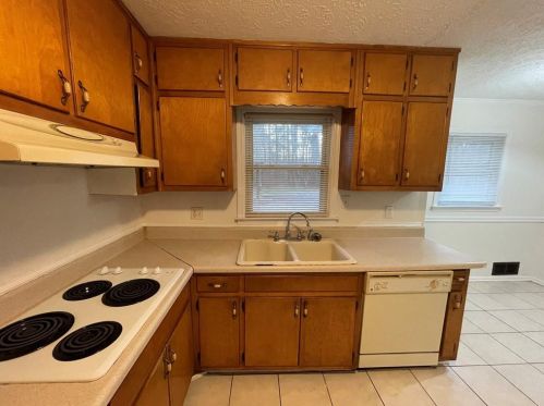 782 Mountain View Dr, Stone Mountain, GA 30083-3548