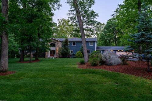 11 Undercliff Rd, Kinnelon, NJ 07405-2179