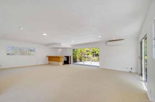822 Maniniholo St, Honolulu, HI 96825-2740