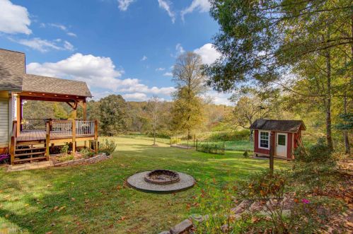 7206 Westbrook Rd, Gainesville, GA 30506-7021